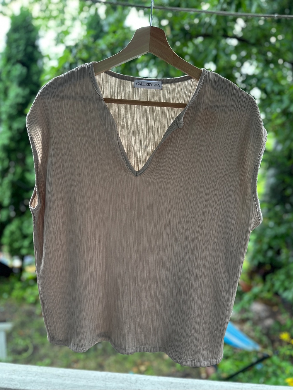 Gallery Neutral Taupe Crinkle V-Neck Sleeveless Top